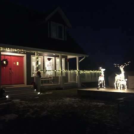 The Blue Cottage B&B Seventy Mile House Exterior photo