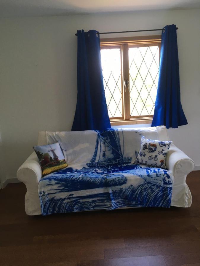 The Blue Cottage B&B Seventy Mile House Exterior photo